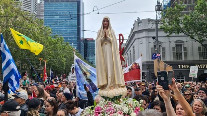 Our Lady Appears in Melbourne to Console her Children